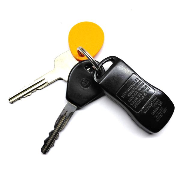 Llavero con dos llaves de automovil